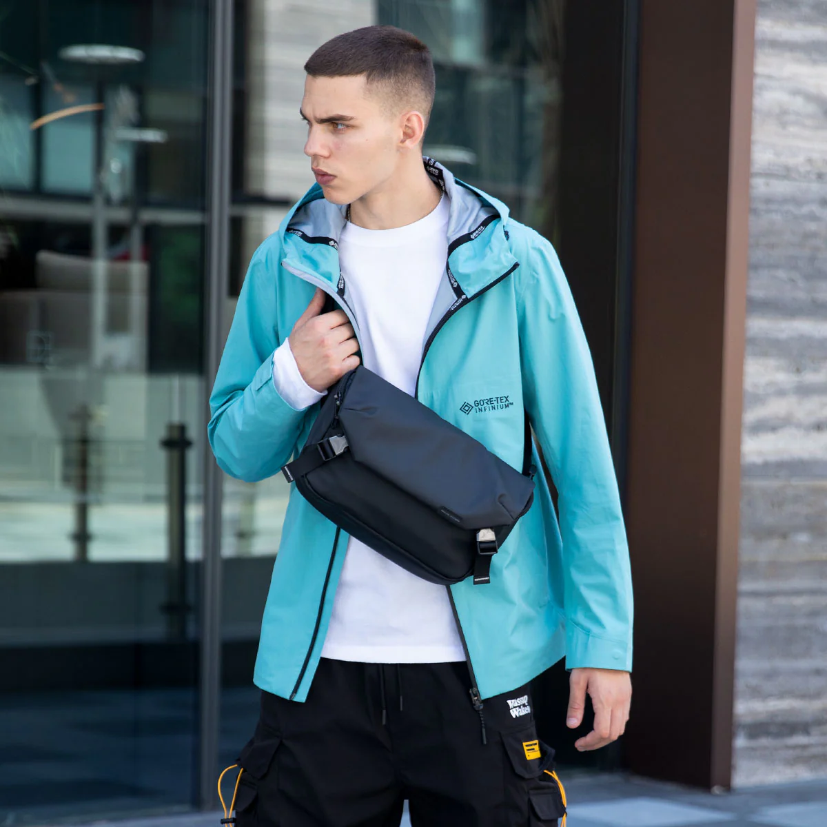 Harvey: Leather Waterproof Multifunction Messenger Bag - Image 3